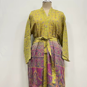 Kimono de Seda Satinada Hecho a Mano en India, Elegante y Sexy, con Estampado Floral/Unicolor, Bata de Baño Transpirable, Camisón - Product Image 1