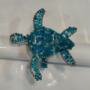 Anillo para Servilletas con Figura de Delfín en Metal Hecho a Mano, Diseño de Lujo con Cuentas Azul Verdoso y Azul para Bodas y Fiestas - Product Image 3