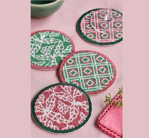 Elegante Posavasos Redondo de Cuentas de Vidrio con Finas Cuentas Bordadas, Ideal para Tazas de Té y Café y para Arreglos de Mesa con Estilo - Product Image 1