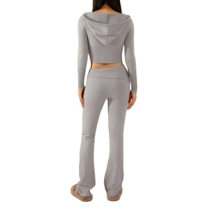 Personnalisé 2025 dames costume tricoté à capuche taille haute à manches longues pantalon à la mode Sexy 2 pièces ensemble bouton motif décoration - Product Image 2