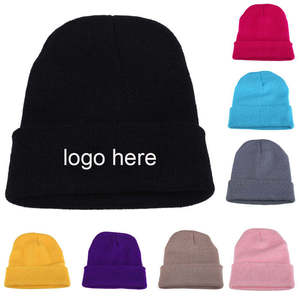Bonnet d'hiver personnalisé avec logo, unisexe, en tricot, en acrylique uni, chaud et doux, à revers souple, pour hommes et femmes - Product Image 2