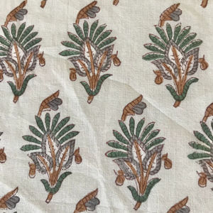 Tela de algodón estampada a mano – Base blanca con estampado floral Buti verde y marrón, textil tradicional indio - Product Image 1