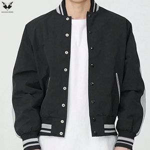 แจ็คเก็ตวาร์ซิตี้ผู้ชายราคาส่งถูก แขนเสื้อตัดต่อผ้าริบยืดหยุ่น ไซส์ใหญ่ สไตล์ลำลอง แจ็คเก็ตบอมเบอร์แบบยูนิฟอร์ม - Product Image 6