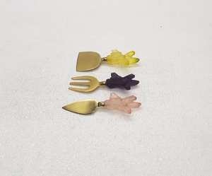 Xyj ensemble de trois couteaux à fromage en acier inoxydable, poignée en résine, magnifique Design à froufrous, haute qualité - Product Image 2