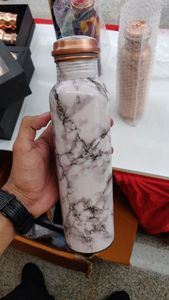 Juego de Botellas de Agua de Cobre de Diseño con Dos Vasos, Bebedero Ayurvédico a Prueba de Fugas, Recipiente Metálico para Beber, Vajilla para Yoga, Gimnasio y Oficina - Product Image 4