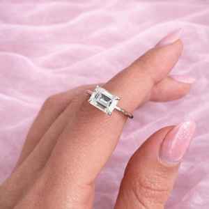 แหวนหมั้นมอยซาไนต์ทรงเอเมอรัลด์ แหวนสัญญา รับรองโดย IGI ของขวัญเทศกาลสำหรับผู้หญิง วันครบรอบแต่งงาน ใส่ได้ทุกวัน - Product Image 6