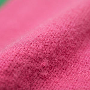 Suéter de Invierno Personalizado Alpha Kappa para Mujer, Color Rosa Verde, Cuello en V, Suéter de Sororidad, Tejido Acrílico, Dos Tonos, Logotipo Bordado en la Parte Delantera - Product Image 6