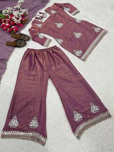 Traje Palazzo de Seda de Diseñador Fendy con Bordado de Lentejuelas y Dupatta de Seda Tabby - Product Image 5