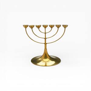 Menorah de Metal Dorado Pulido con Base Ancha, Candelabro Clásico para Festividades, Decoración para el Hogar - Product Image 1