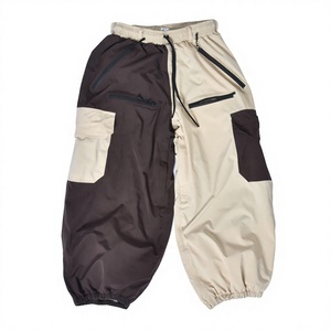 Pantalon de ski unisexe style super ample, isolé, coupe-vent et imperméable, jambe ample, poches cargo sur le devant, 100% polyester, tissu imperméable - Product Image 1