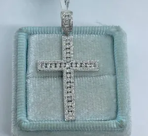 Colgante de cruz de moissanita con corte brillante, plata de ley 925 chapada en oro, estilo casual/deportivo, con apariencia de diamante, joyería religiosa para mujer - Product Image 4
