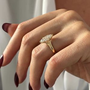 Anillo de Compromiso y Boda con Diamante Cultivado en Laboratorio de Corte Marquesa de 1.0 Quilates, Chapado en Oro de 14K, Joyería de Lujo para Mujer - Product Image 6