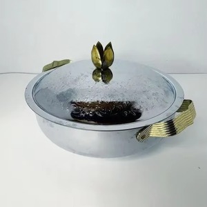 Cazuela metálica de diseño elegante y superventas que combina funcionalidad con la estética moderna de la cocina. - Product Image 5