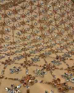 ผ้าตาข่ายปักลายดอกไม้ประดับคริสตัลสีทองสำหรับงานตัดเย็บชุดหรูหรา จำหน่ายจำนวนมาก - Product Image 1