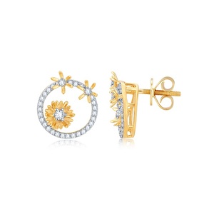 Boucles d'oreilles clous cercle floral en or jaune 18 carats avec diamant de laboratoire rond, design contemporain, halo, bijoux fins pour femme, vente en gros - Product Image 1