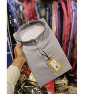 Kurta clásica de algodón para hombre con cuello alto y detalles de botones, ideal para uso diario, ocasiones festivas y comodidad. - Product Image 1