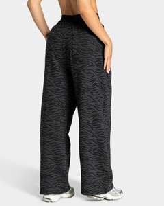 Ensemble de survêtement zèbre contrastant pour femme – Sweat-shirt oversize et pantalon de jogging premium – Tenue de sport décontractée de haute qualité - Product Image 2