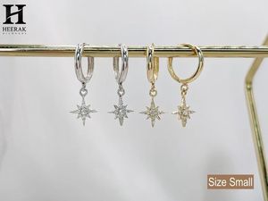 Boucles d'oreilles pendantes minimalistes en forme d'étoile pour femmes, en or 18 carats, style céleste, étoile du Nord, type Huggie - Product Image 4