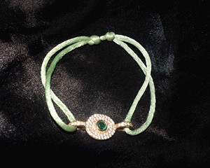 Bracelet en fil plaqué or 18 carats avec pierres CZ serties clos, design ovale vert minimaliste, fait main, certifié IGI, 4,5g, pour mariage et fête - Product Image 6