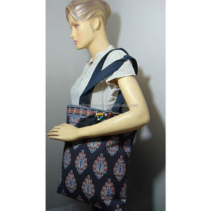 Bolsa de Playa de Lona Ecológica, Gran Capacidad, Resistente, Diseño de Bloques en Negro y Naranja, Cierre de Dos Cremalleras, Almacenamiento para Exteriores - Product Image 3