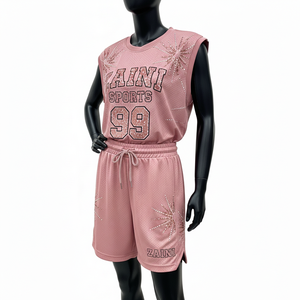 ชุดกางเกงบาสเก็ตบอลผู้หญิง ผ้าโพลีเอสเตอร์ตาข่ายระบายอากาศ GSM สีชมพูอ่อนวิบวับ โลโก้แบบรีดร้อน ชุดยูนิฟอร์มสั่งทำพิเศษสำหรับผู้หญิง - Product Image 4