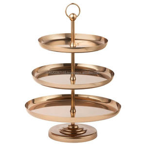 Élégant support à gâteau en aluminium utilisé pour les desserts de cérémonie de fiançailles pour donner un aspect vintage royal aux présentations - Product Image 1