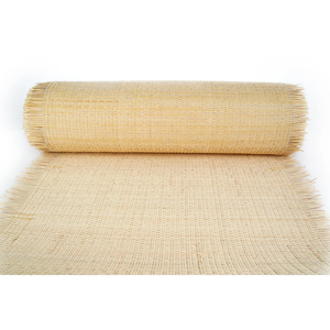 Tissu en rotin tressé à partir de bandes de rotin naturel offrant une structure respirante et une apparence organique chaleureuse - Product Image 2