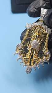 จี้พระนางฟ้าชุบทองคำขาวบนเงินแท้ 925 ประดับเพชรโมอิสซาไนต์ VVS สำหรับทุกเพศ - Product Image 2