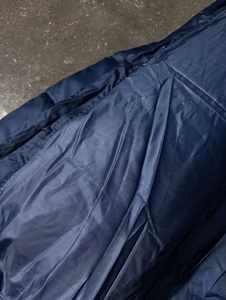 Veste matelassée pour homme de haute qualité avec fermeture éclair, personnalisable, chaude pour l'hiver, 100% polyester, rembourrée de duvet, OEM et ODM disponibles - Product Image 5