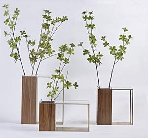 Vase géométrique de luxe en bois de noyer et métal doré, pot de fleurs architectural Ikebana, style zen minimaliste, planteur de table pour la maison - Product Image 1