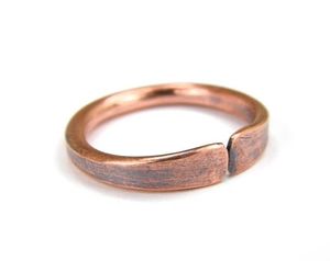 Bague en cuivre artisanale exclusive avec un aspect antique élégant pour les détaillants de bijoux et les fournisseurs de cadeaux - Product Image 3