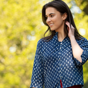 VENTE Haut KURTA court Style 7 Indigo avec motif blanc Haut indien pour femme Haut à motifs Col en V Manches longues Haut décontracté Cadeau pour elle - Product Image 6