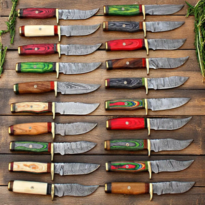 Couteau de chasse artisanal en acier inoxydable avec couteau à dépecer incurvé fait main confortable et manche coloré, étui en cuir - Product Image 3