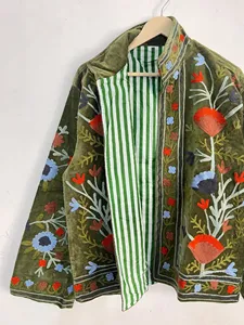 Chaqueta de Terciopelo Verde Oliva Estilo Boho Chic para Mujer, Bordado Floral Suzani, Patrón Étnico, Ropa de Abrigo Vintage para Otoño e Invierno - Product Image 4