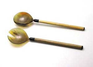 Ensemble de 2 cuillères à salade en corne, design élégant, fabriquées à la main à partir de corne de buffle naturelle, à prix abordable. - Product Image 5