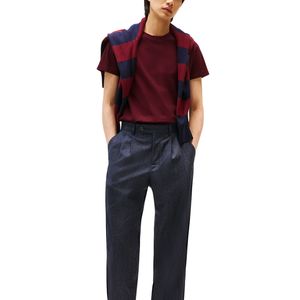 T-shirts Athlétiques Personnalisés en Gros – Design Original, Luxe Unisexe, Qualité Supérieure pour Hommes et Femmes - Product Image 4