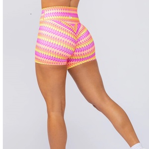Shorts de yoga et d'entraînement personnalisés pour femme, imprimés, respirants, séchage rapide, écologiques, en polyester et élasthanne, souples, doux au toucher, effet froncé aux fesses - Product Image 1