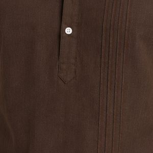 เสื้อเชิ้ตเฮนลีย์ผ้าลินินผสมสีน้ำตาลกาแฟสำหรับผู้ชาย ปกแมนดาริน แขนสั้น สไตล์ลำลองสำหรับฤดูร้อน แต่งลายปัก จับจีบ  รับผลิตตามแบบ OEM - Product Image 4
