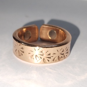 Bague magnétique en cuivre pur gravée à la mode, bague magnétique en cuivre unisexe pour le bien-être et l'arthrite - Product Image 4