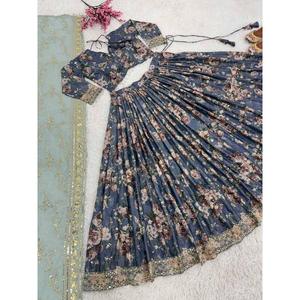 DISEÑADOR CHINON IMPRESIÓN DIGITAL DE SEDA CON BORDADO SECUENCIA TRABAJO LEHENGA CHOLI CON DUPATTA GRIS ROPA lehenga choli - Product Image 5