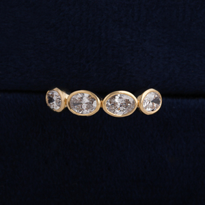 Bague de mariage ovale en diamant de laboratoire 2 TCW, demi-éternité à sertissage est-ouest en or 14K, certifiée IGI, pour femme - Product Image 6