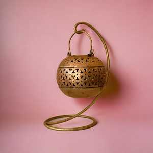 Porte-bougie en métal avec un design en treillis délicat, écologique et résistant à la chaleur, décoration artisanale pour la maison - Product Image 4