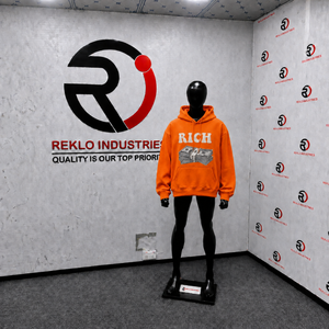 Sweat-shirt à capuche surdimensionné orange personnalisé avec imprimé graphique Rich Letter Money Stack, style streetwear pour hommes, vente en gros - Product Image 3
