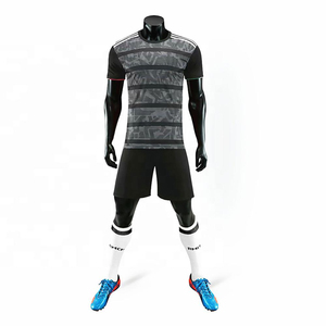 Maillot de football unisexe noir uni à manches courtes, col en V, en polyester léger anti-humidité, personnalisable, pour tous les sports - Product Image 2
