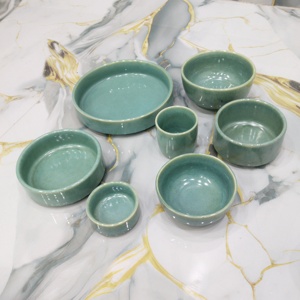 Service de table moderne en céramique verte avec plusieurs tailles de bols et collection d'assiettes de service pour les repas quotidiens et les réceptions - Product Image 2