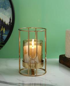 Elegante candelabro cilíndrico de metal dorado - Product Image 1