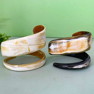 กำไลข้อมือทำจากเขาควายแท้ งานแฮนด์เมด เครื่องประดับสำหรับผู้หญิง แฟชั่นอินเทรนด์ - Product Image 3