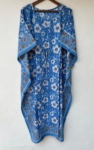 ชุดคลุมชายหาดลายสัตว์แบบใหม่ คอวี ปิดด้วยเชือกผูก ทรงปล่อยชายระบาย ผ้าฝ้ายอินเดียเนื้อนุ่ม แต่งลูกไม้ ยาวเต็มตัว สำหรับผู้หญิง - Product Image 2