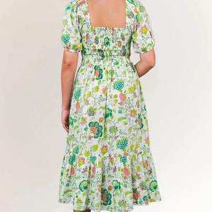 เดรสผ้าฝ้ายสีเขียวลายดอกไม้ ความยาวปานกลาง สไตล์ลำลองสำหรับฤดูร้อน ทรงเอไลน์สวยสง่า พิมพ์ลายดอกไม้ทั่วตัว มีจำหน่ายแล้ว - Product Image 2