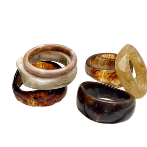 Brazalete de Resina Multicolor Hecho a Mano, Joyería Fina - Product Image 1